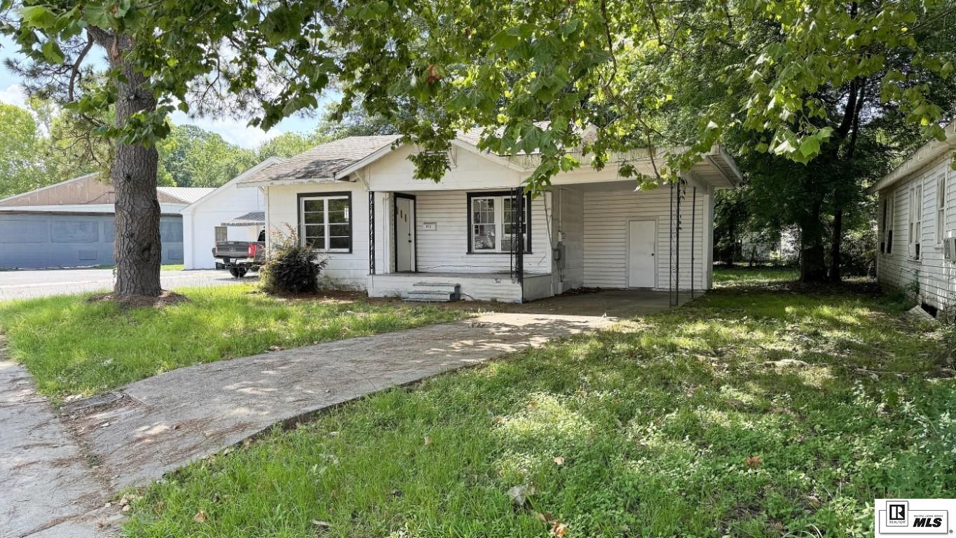Property Photo:  613 &Amp 615 Montgomery Avenue  LA 71292 