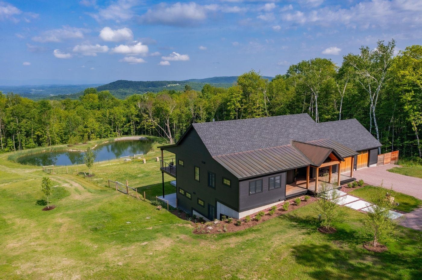 Property Photo: 832 Lincoln Hill Road VT 05461-0000