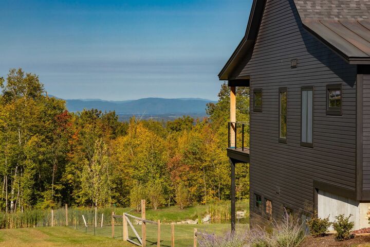 Property Photo: 832 Lincoln Hill Road VT 05461-0000