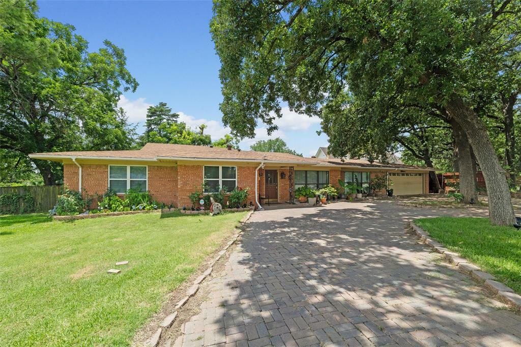 Property Photo: 1602 W 6th Street TX 75060