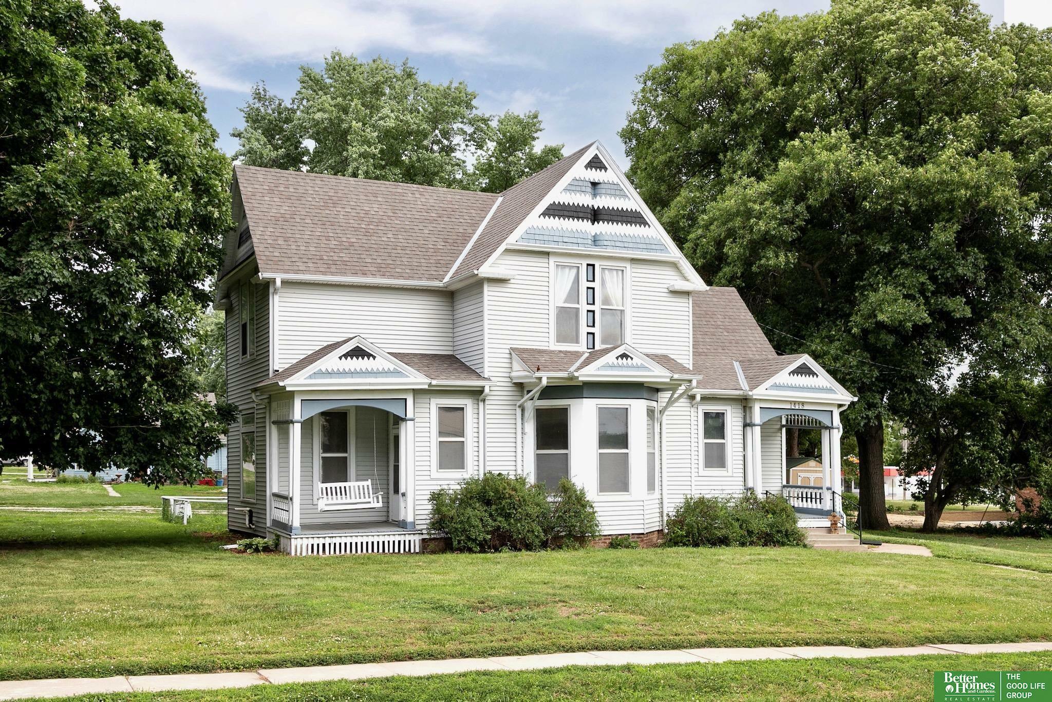 Property Photo: 1418 Monroe Street NE 68023