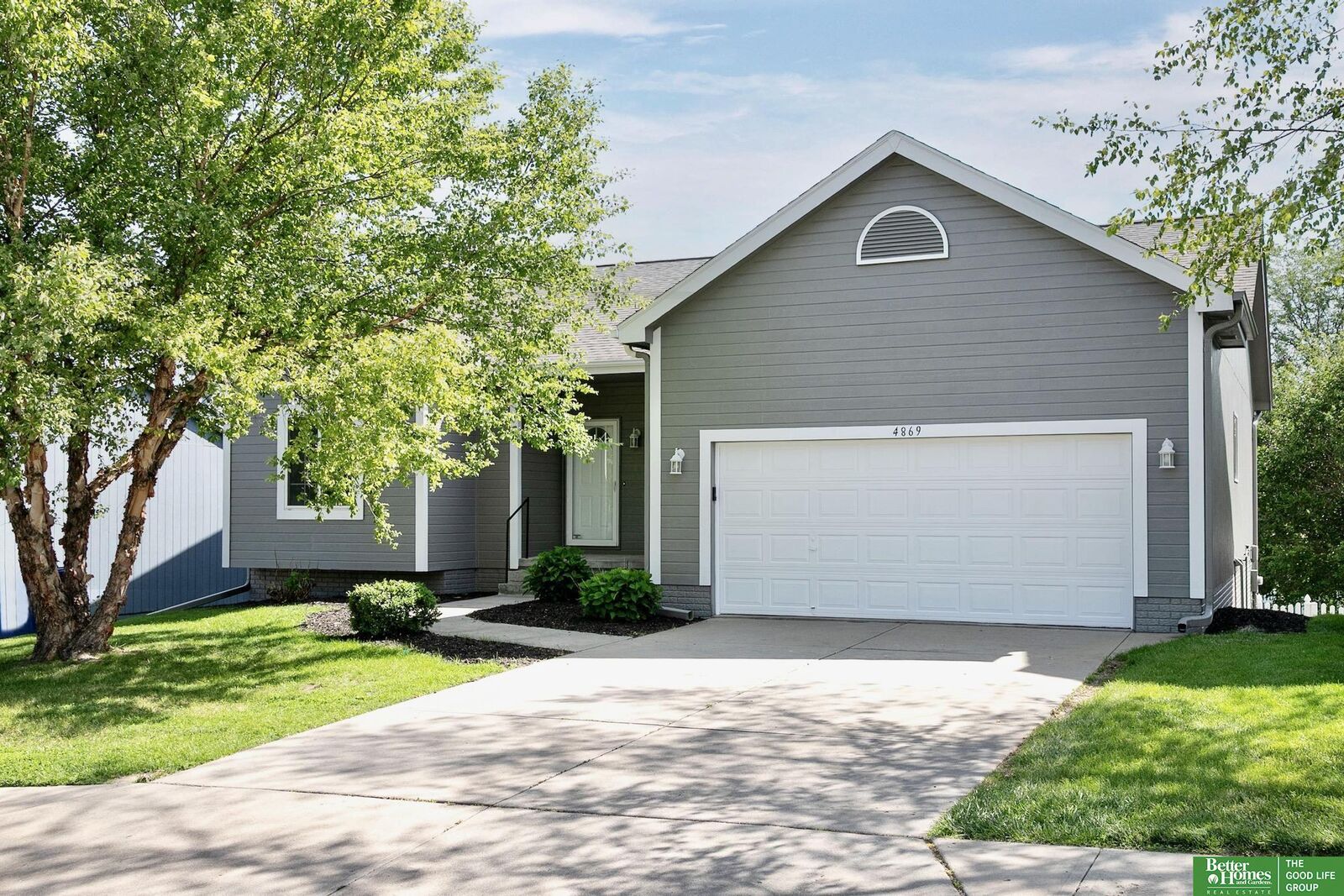 Property Photo: 4869 S 187 Avenue NE 68135