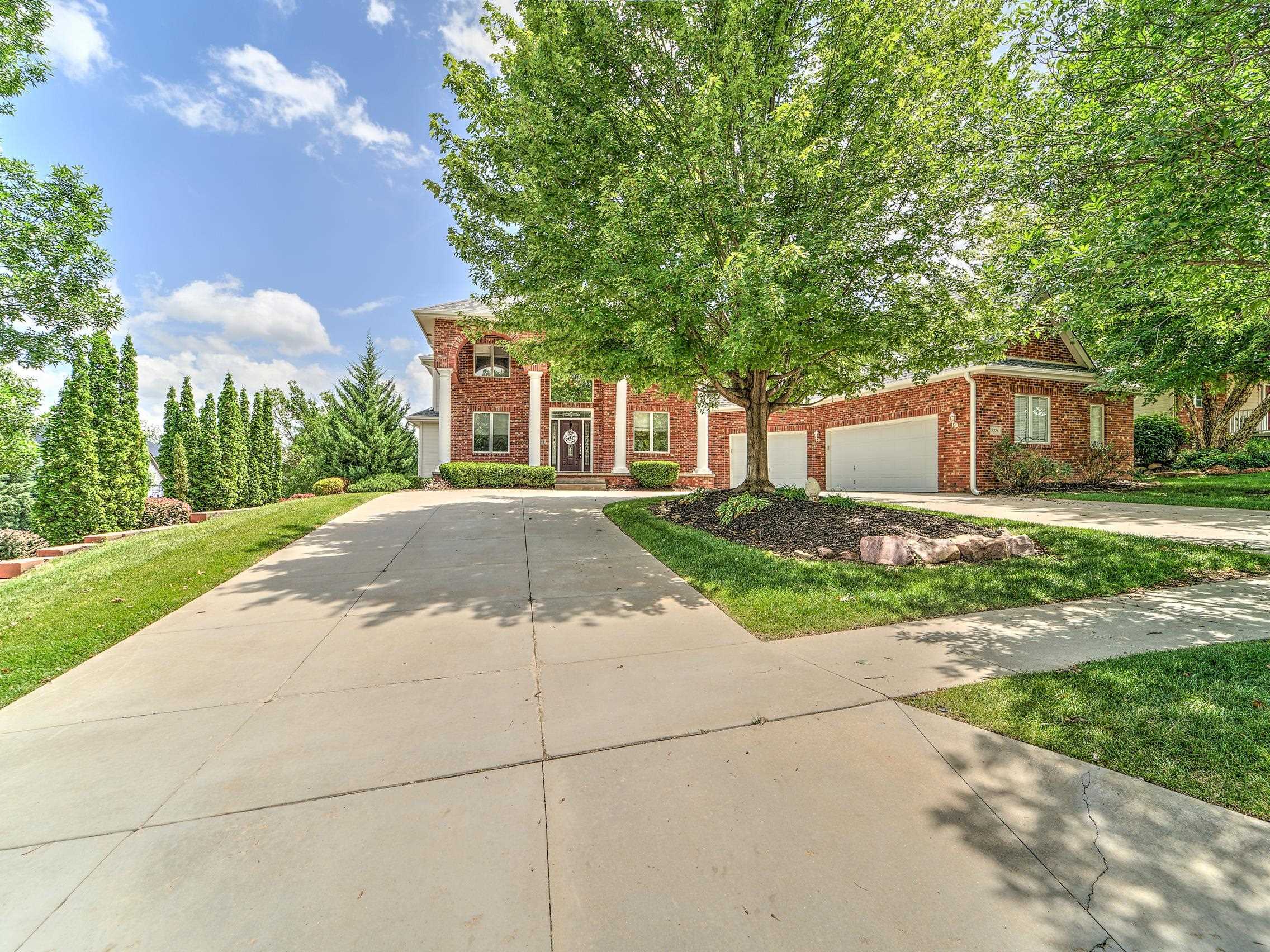 Property Photo: 7321 N 153 Street NE 68007
