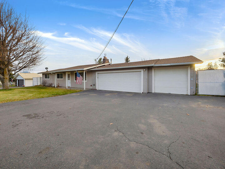 Property Photo: 2780 Windsor Avenue OR 97603