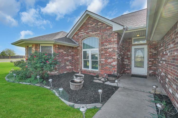 Property Photo: 2 Havenshire Circle OK 73505