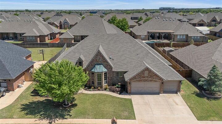 Property Photo:  14424 Caledonia Way  OK 73142 