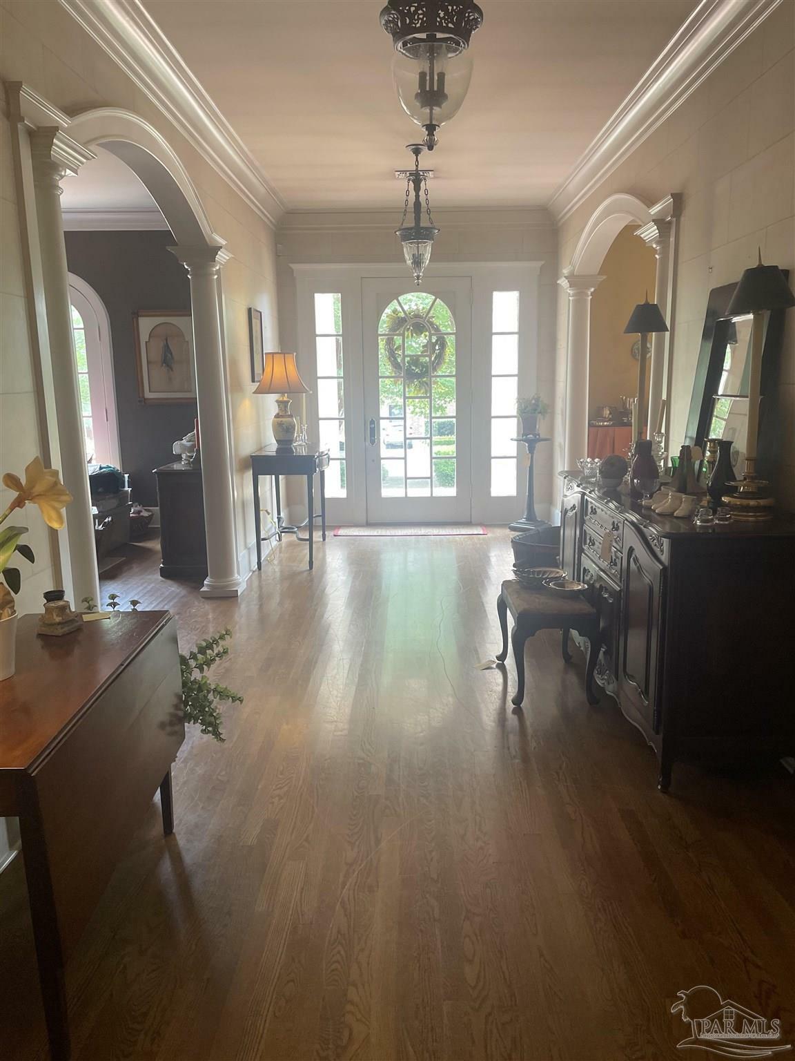 Property Photo:  1904 E Larua St  FL 32501 