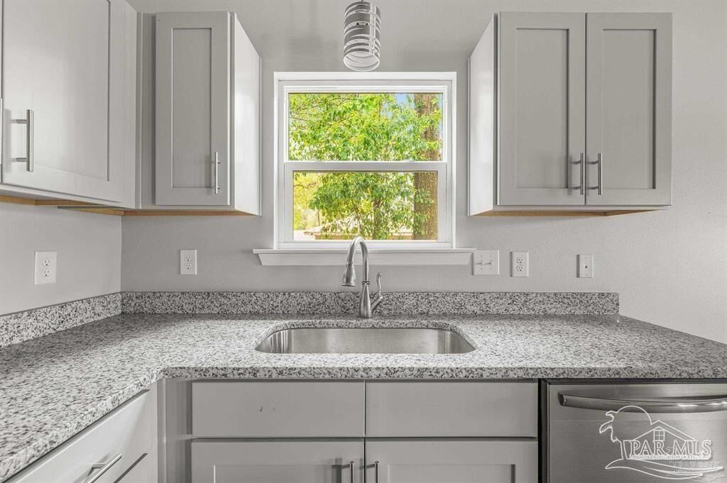 Property Photo: 1910 N Tarragona St FL 32503