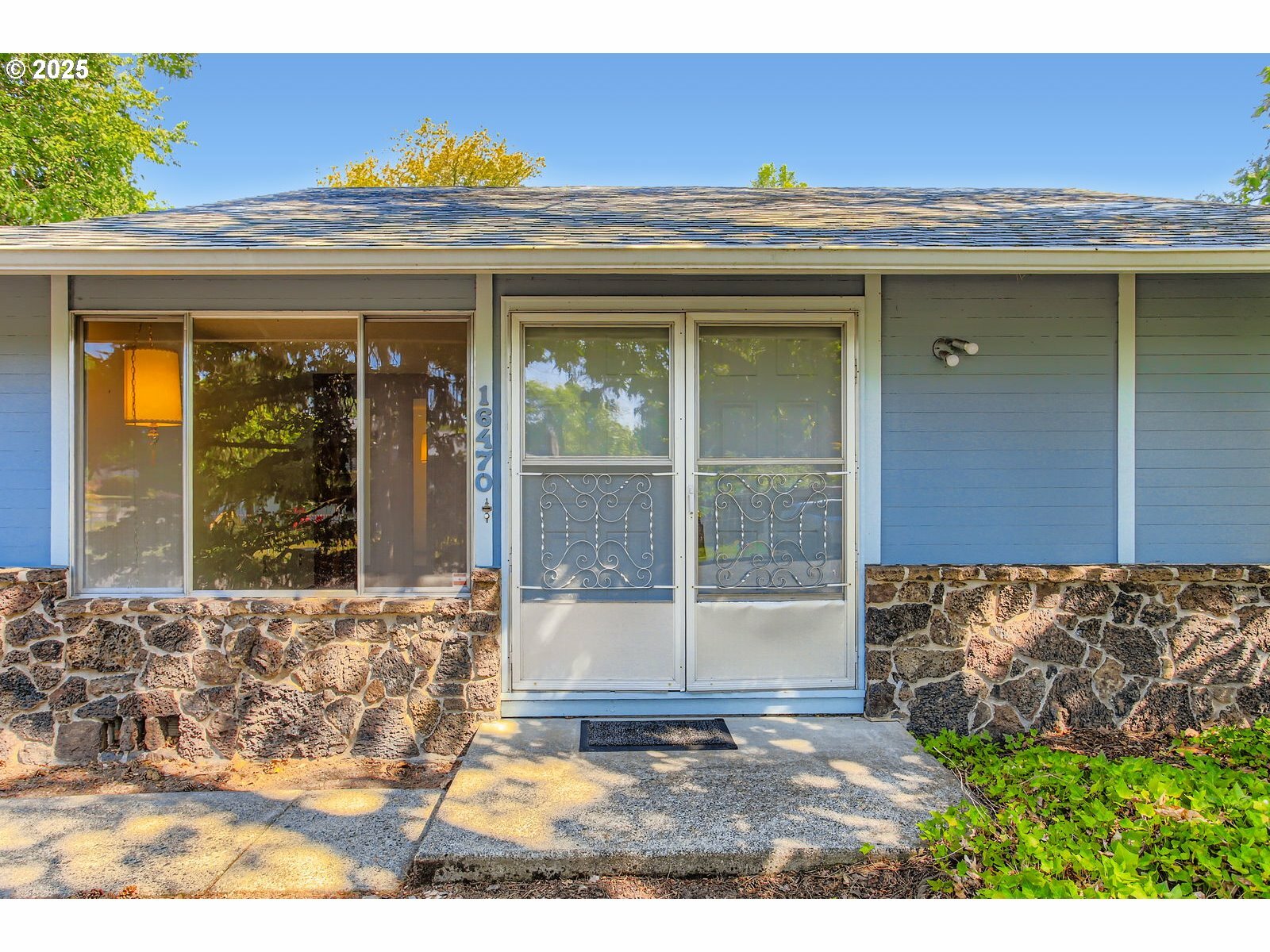 Property Photo: 16470 SE Sterling Cir OR 97267