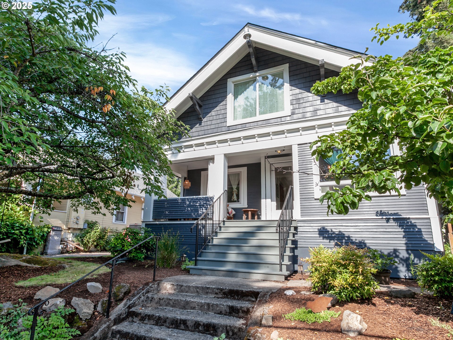 Property Photo: 1630 SE 46th Ave OR 97215