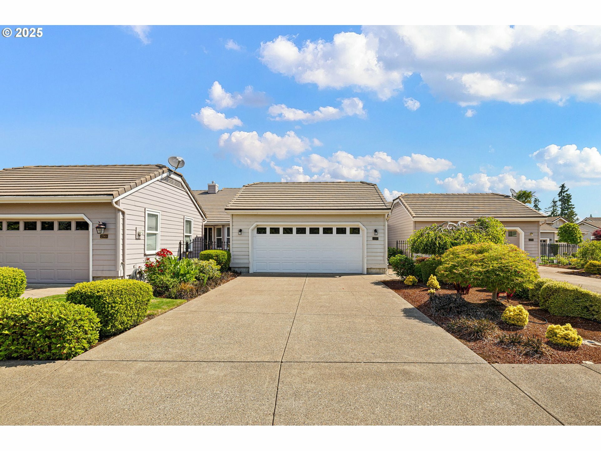 Property Photo:  280 Magnolia Dr  OR 97426 