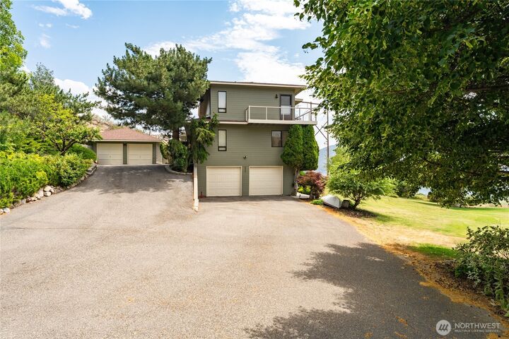Property Photo: 217 Pinnacle Place WA 98816