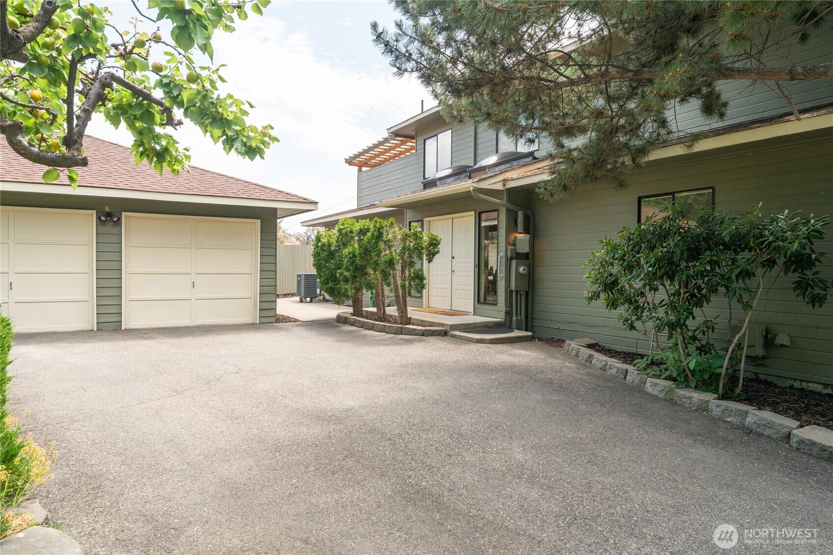 Property Photo:  217  Pinnacle Place  WA 98816 