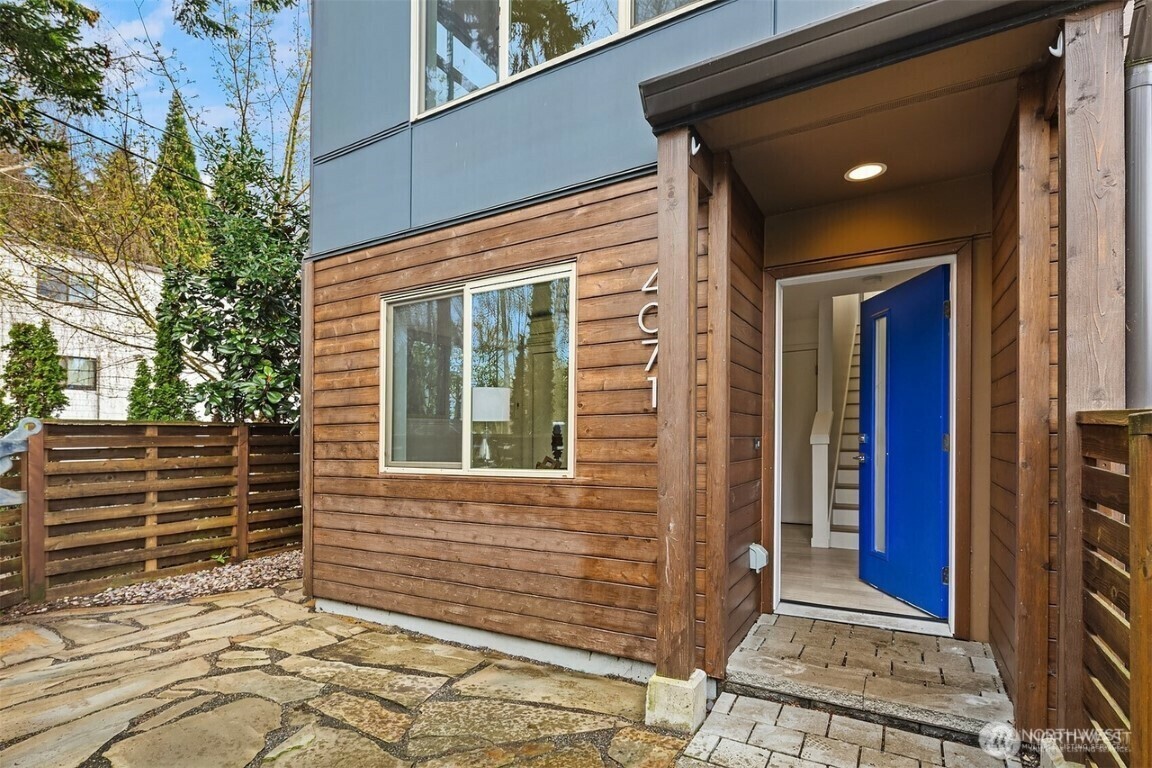 Property Photo:  4071 NE 50th Street  WA 98105 