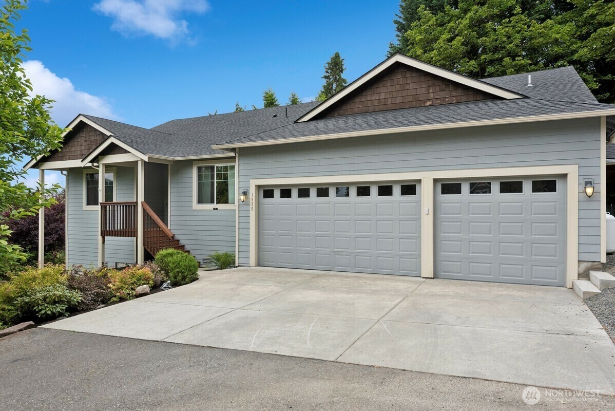Property Photo: 1310 Maple Avenue WA 98290