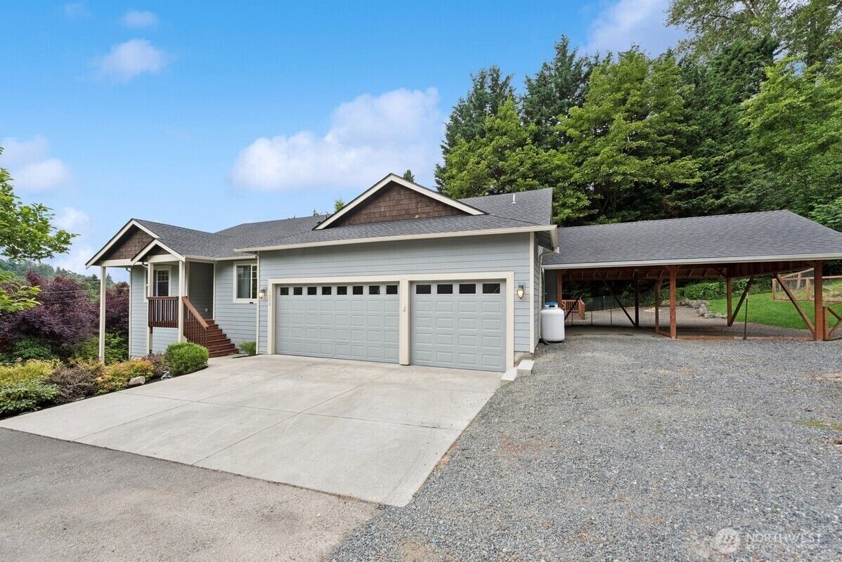 Property Photo: 1310 Maple Avenue WA 98290