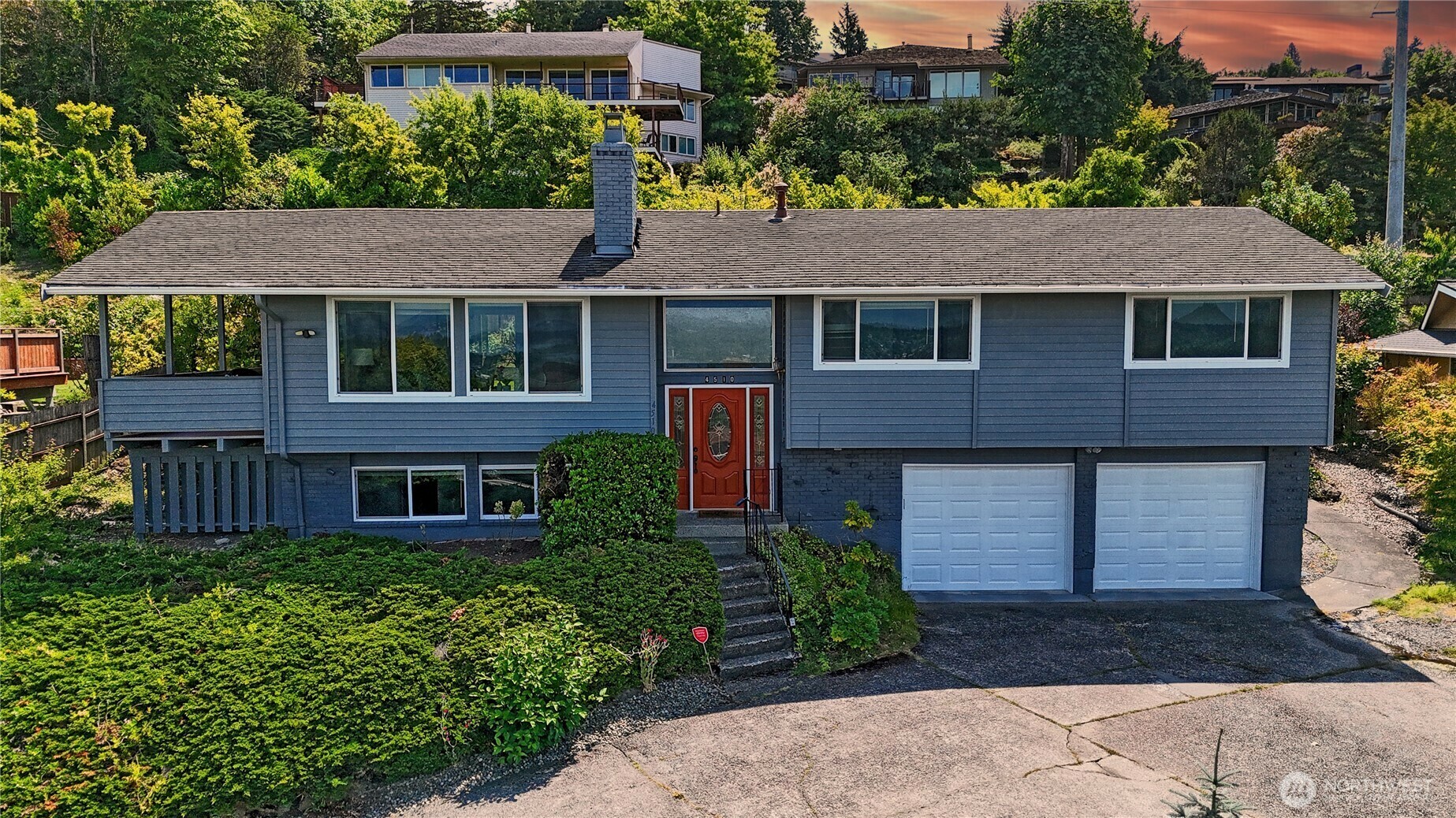Property Photo:  4510  Somerset Drive SE  WA 98006 