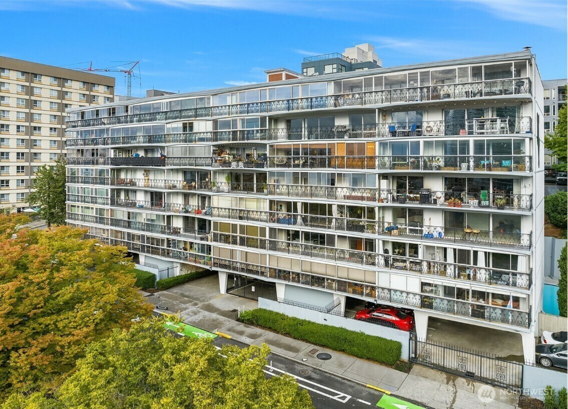 Property Photo: 1740 Melrose Avenue 802 WA 98122