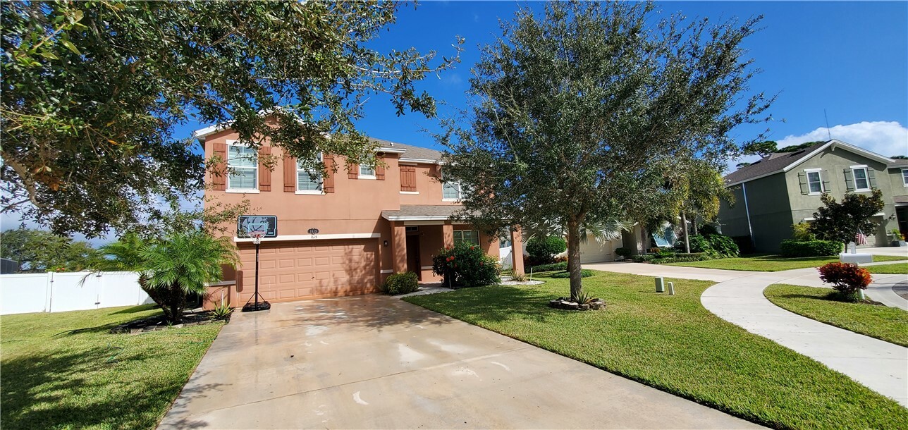 Property Photo: 1615 Lexington Square SW FL 32962