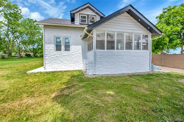 Property Photo: 134 W Auburn Road MI 48307