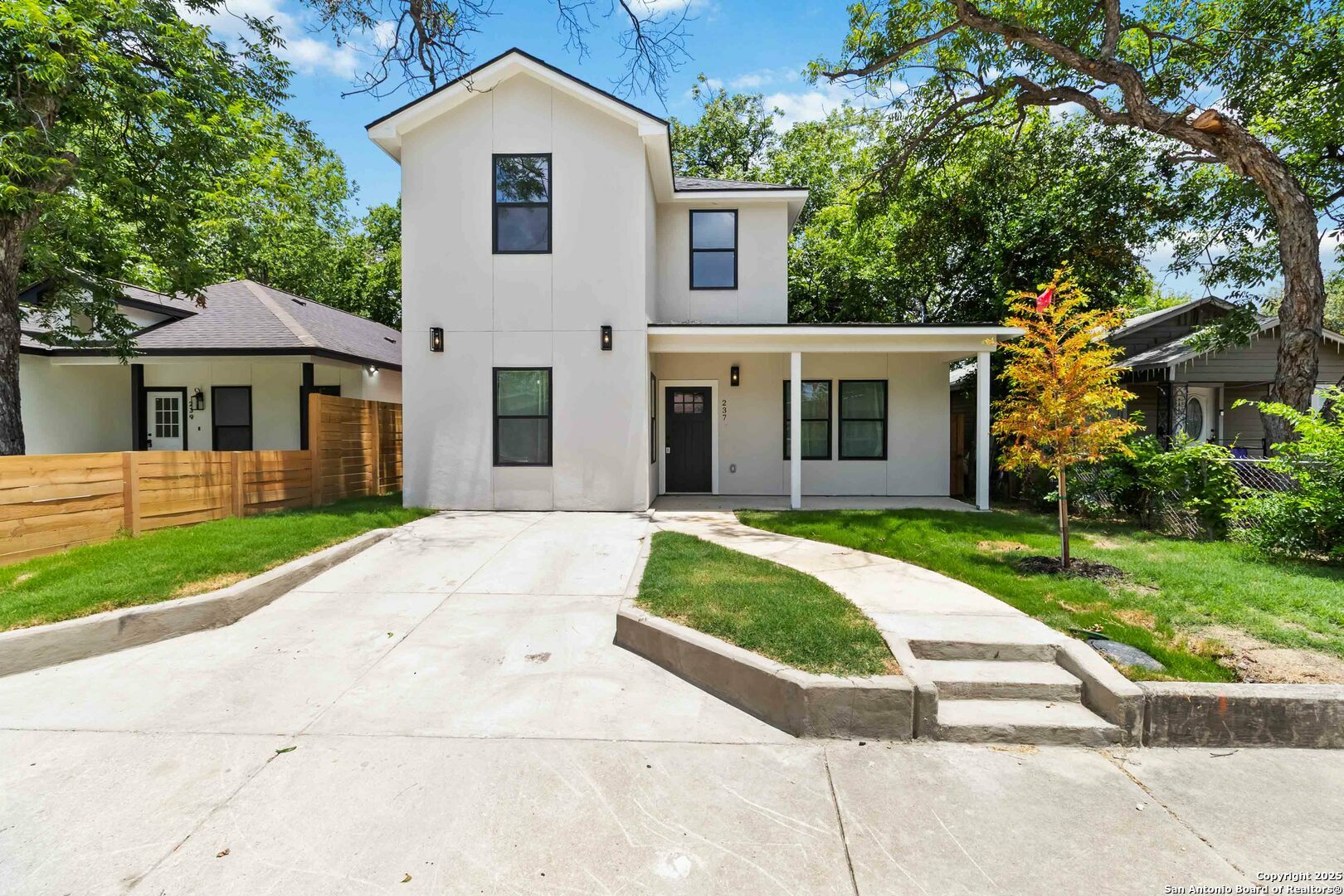 Property Photo: 237 Carle Ave TX 78204