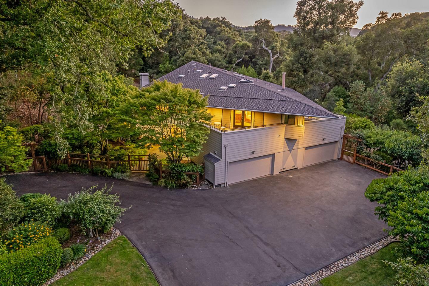 Property Photo:  3 Oak Forest Court  CA 94028 