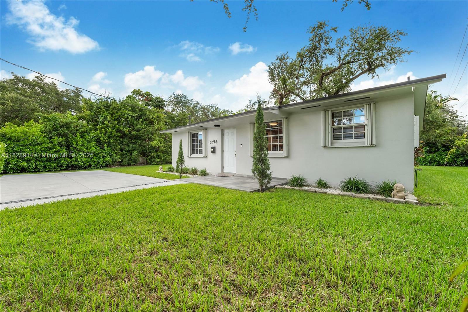 6198 SW 63rd St  South Miami FL 33143 photo