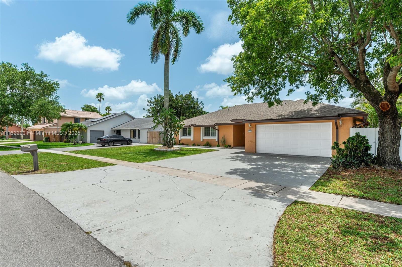Property Photo: 721 SW 96th Ave FL 33025