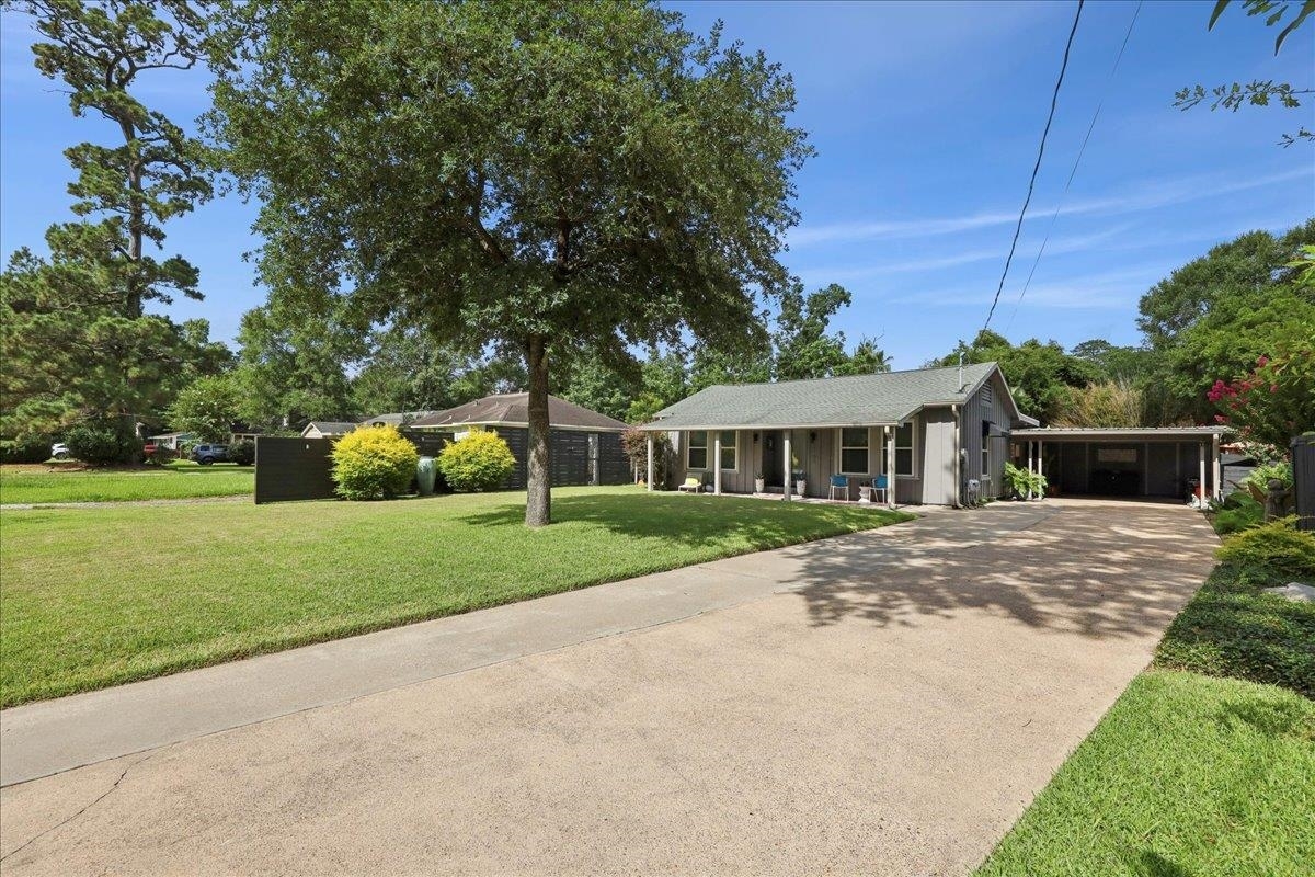 Property Photo: 2263 Briarcliff Dr TX 77706