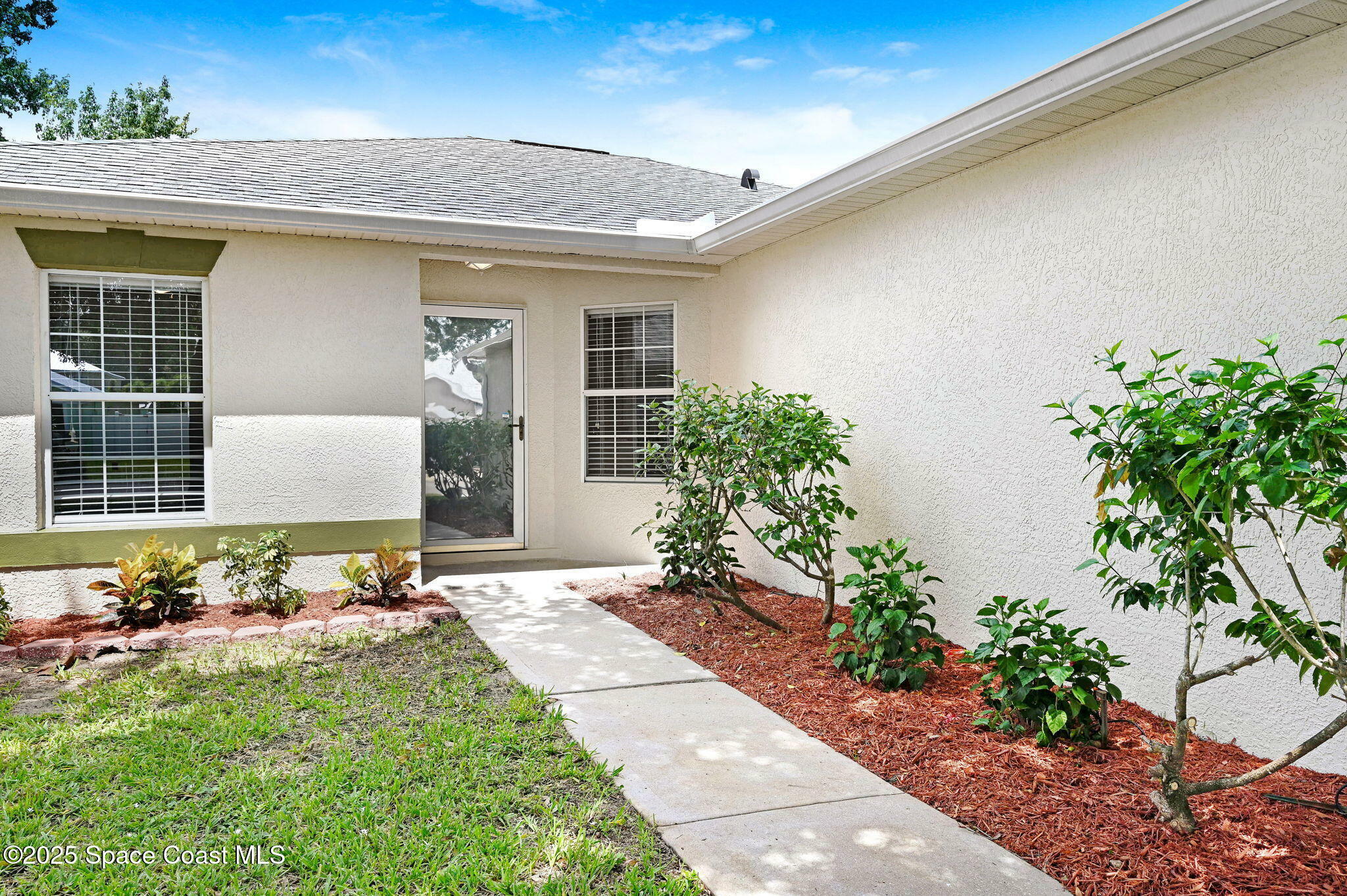Property Photo: 4900 Saint George'S Avenue FL 32780