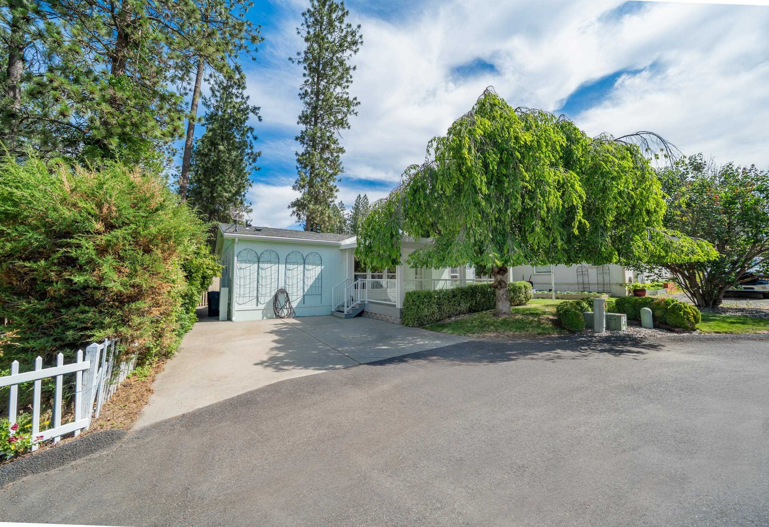 Property Photo: 3307 E Valley Forge Ln WA 99021