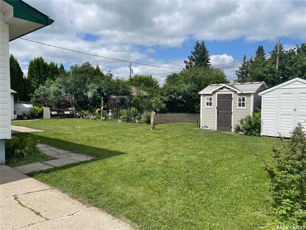 Property Photo: 414 2nd Street S SK S0K 4P0