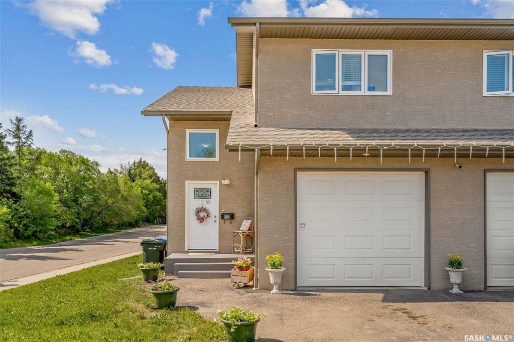 Property Photo:  897 5th Street E  SK S6V 2L6 