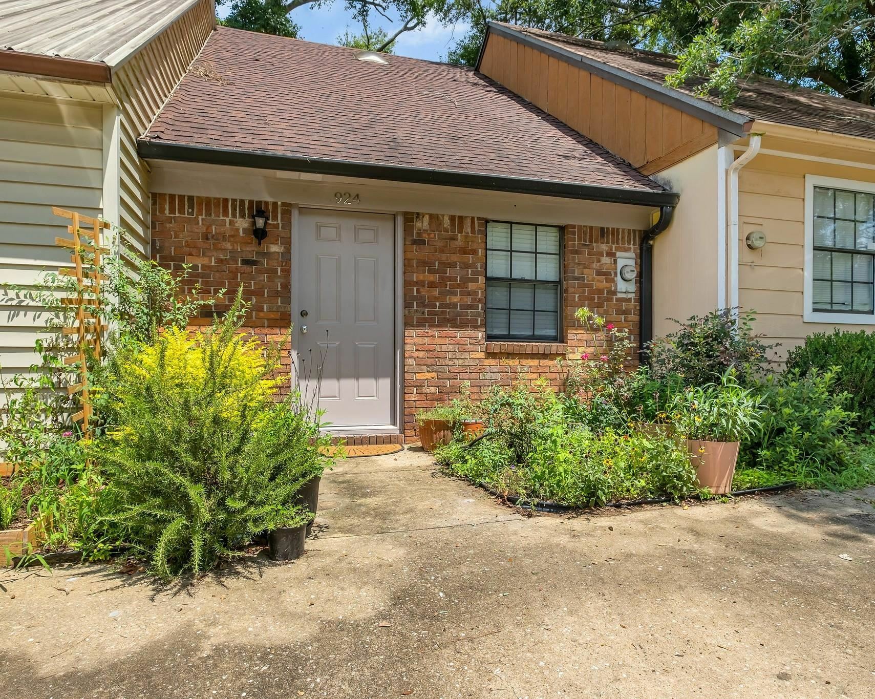 Property Photo:  924 S Lipona Road  FL 32304 