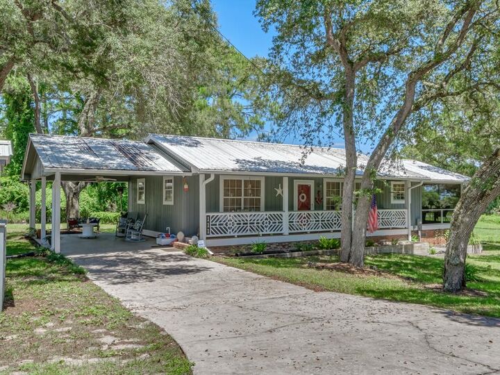 Property Photo: 111 California Street FL 32322
