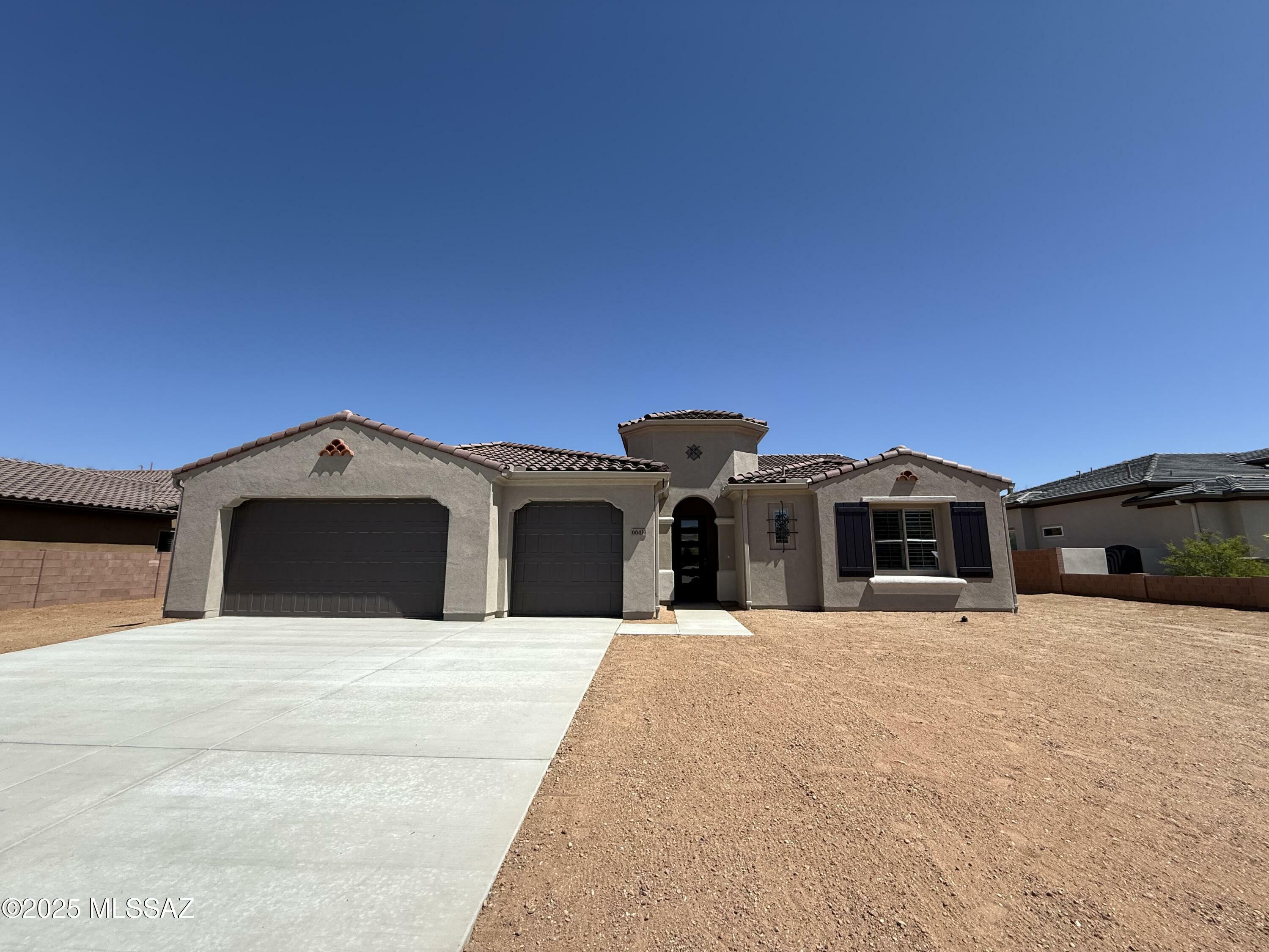 Property Photo:  66414 E Peregrine Place  AZ 85739 