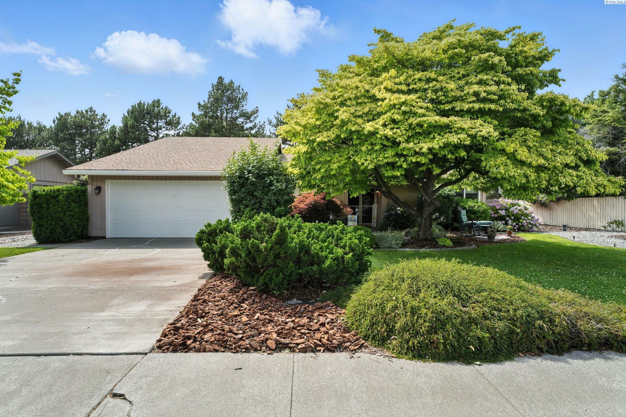 Property Photo: 2409 Michael Ave WA 99352