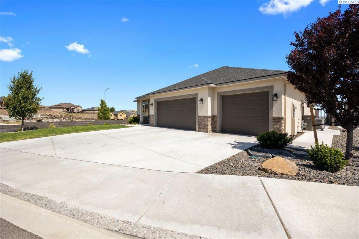 Property Photo: 5770 W 40th WA 99338