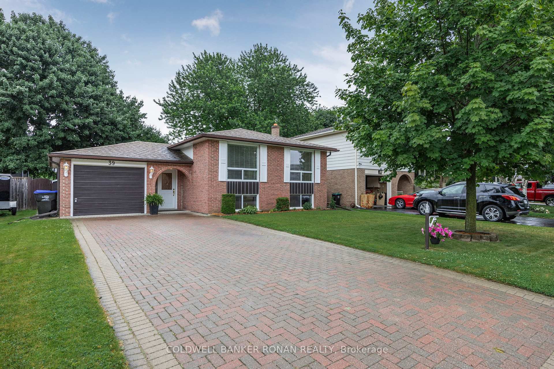 Photo de la propriété: 39 Mitchell Avenue ON L9R 1C9