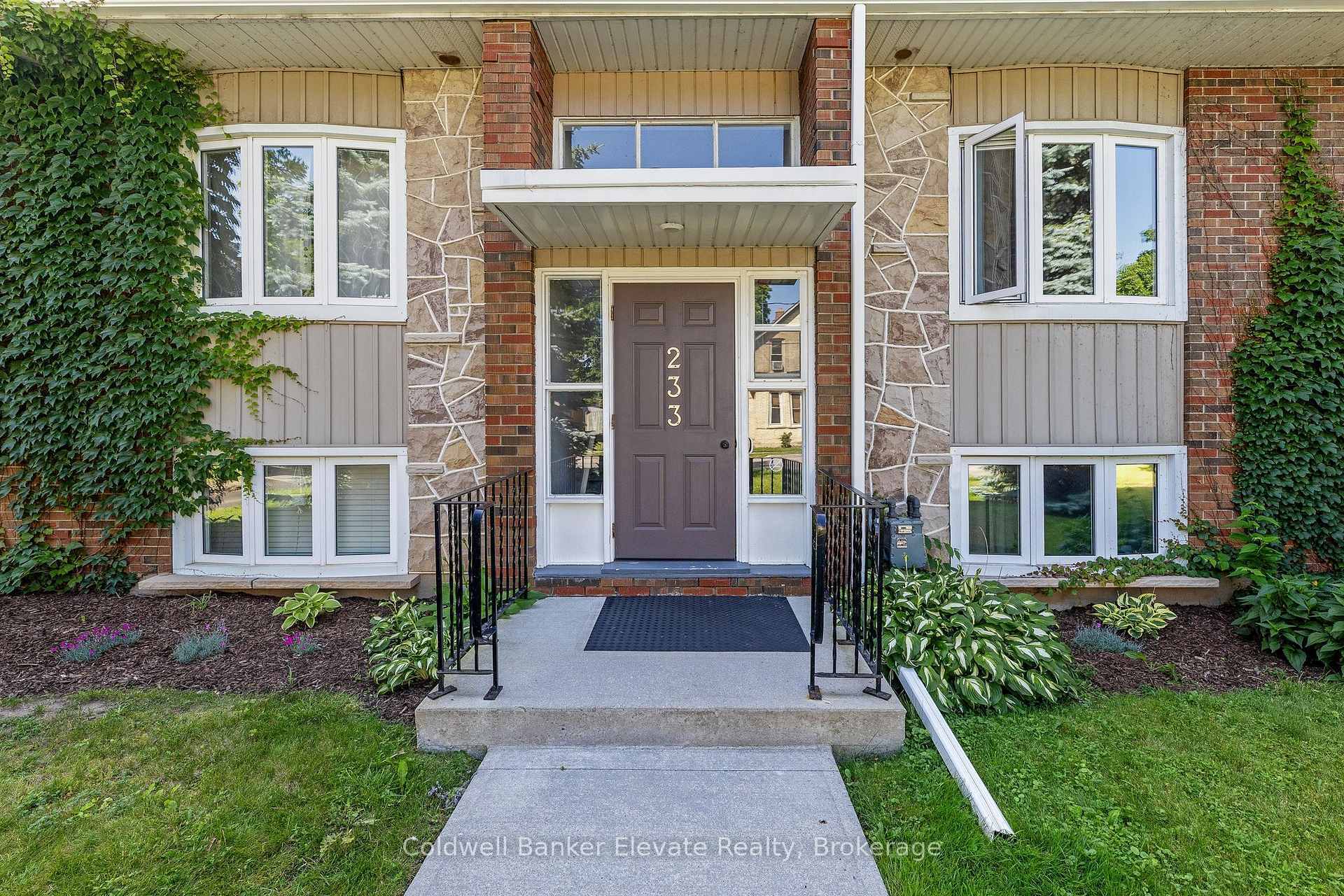 Property Photo: 233 Westminster Drive S 24 ON N3H 1T2