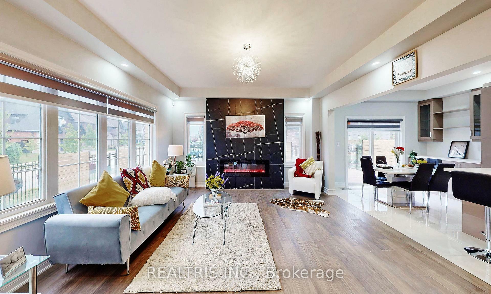 Property Photo: 85 Eaglecrest Street ON N2K 0C7