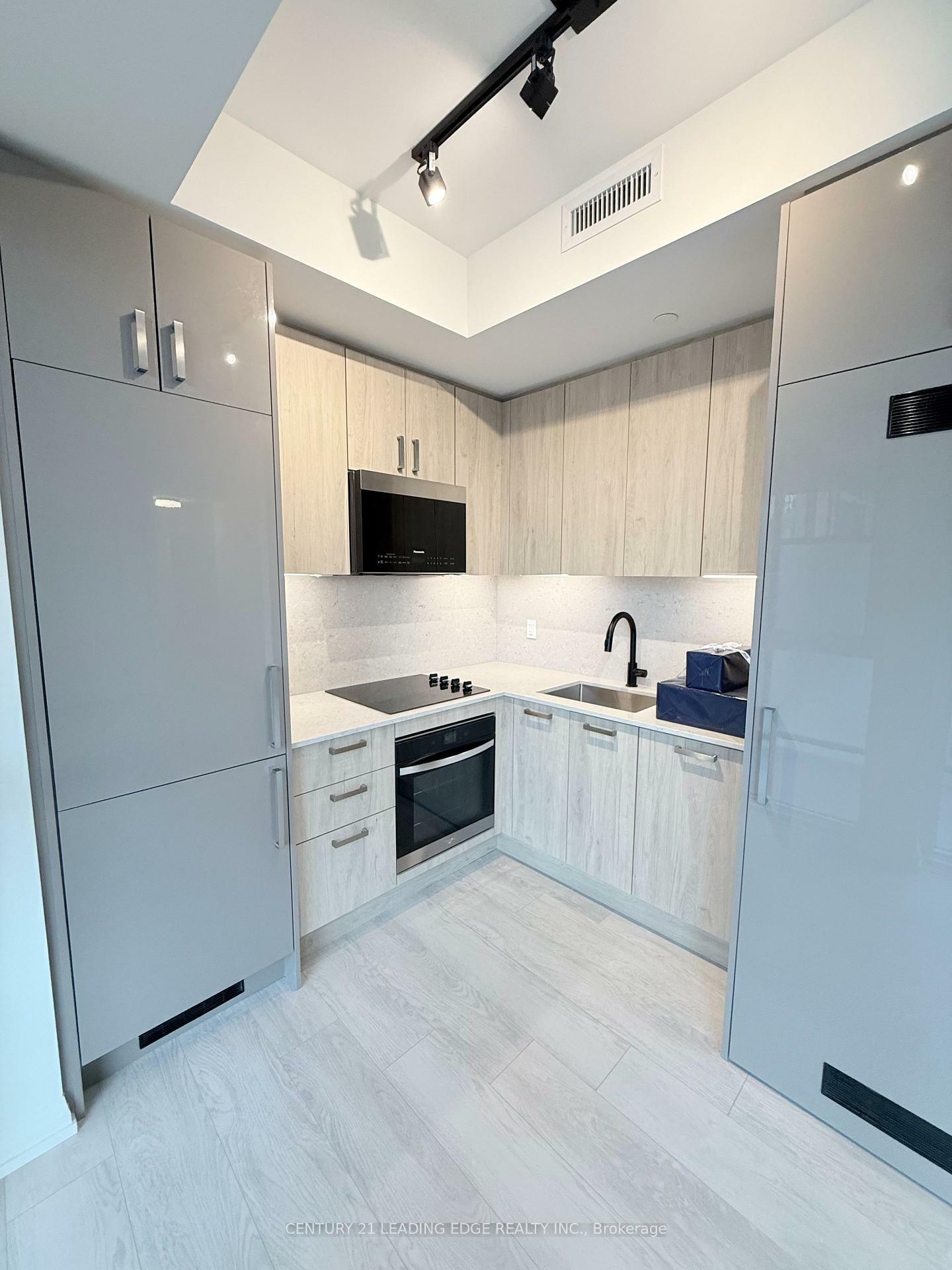 Property Photo: 280 Dundas Street W 815 ON M5T 1V4