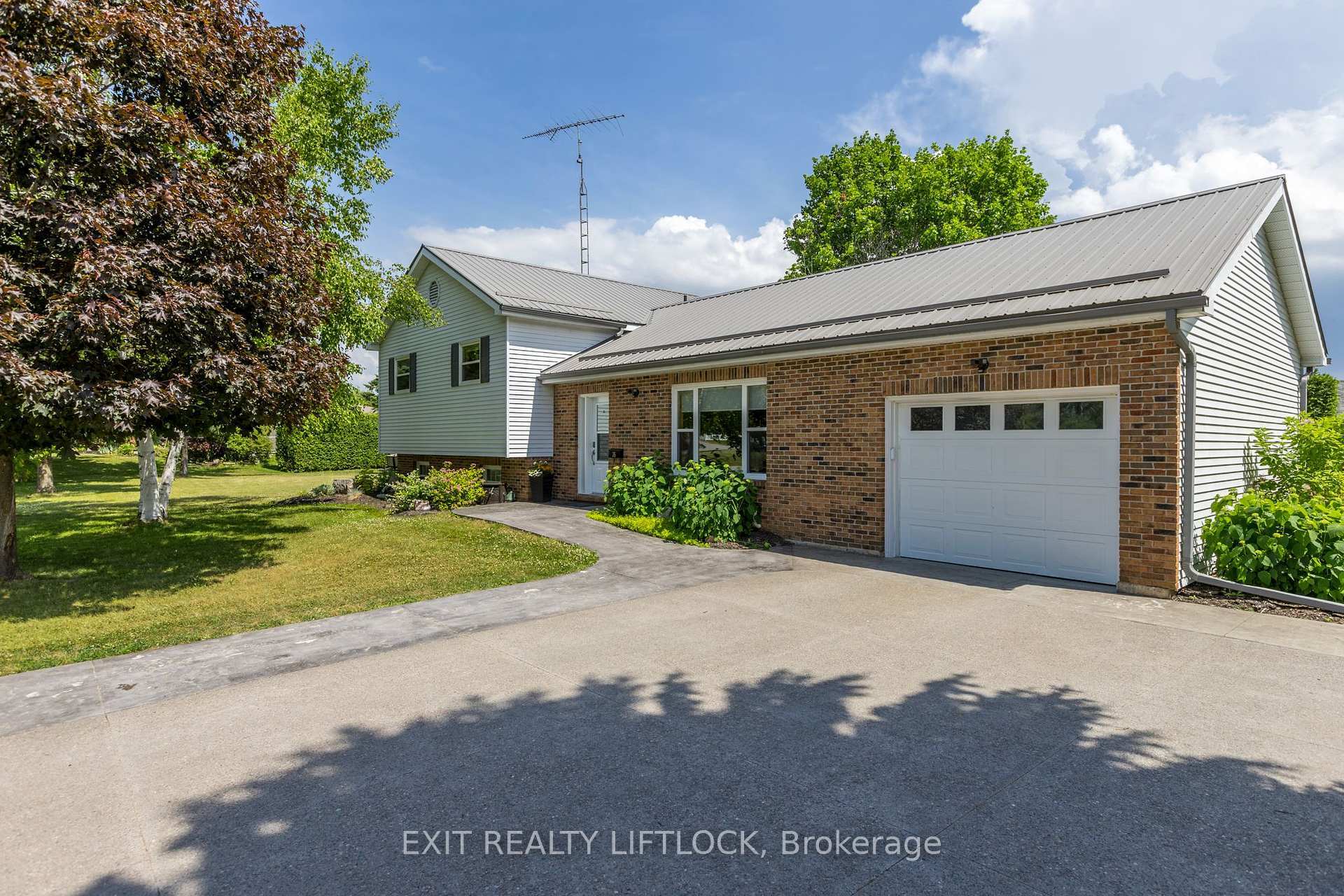 Property Photo: 35 Keene Drive ON K0L 2G0