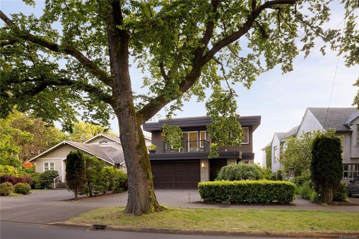 Property Photo:  1611 Hollywood Cres  BC V8S 1H8 