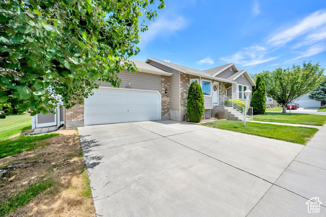 Property Photo: 4571 S Stonewood Dr UT 84119