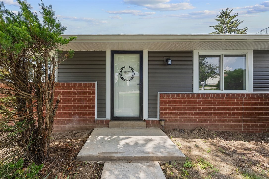 Property Photo: 7656 Steubenville Pike PA 15071