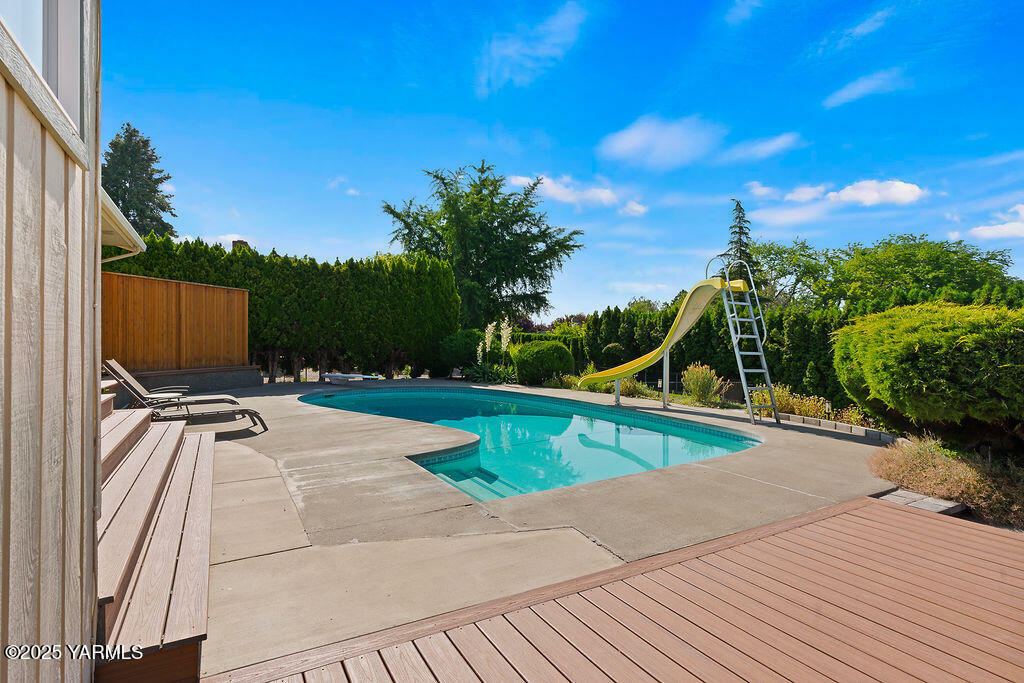 Property Photo:  5310 W Lincoln Ave  WA 98908 