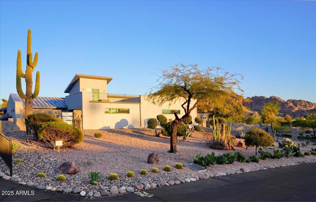 Property Photo:  6529 N Mountain View Drive  AZ 85253 