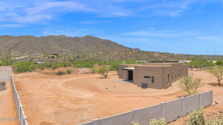 Property Photo:  553 W Cavalry Road  AZ 85087 