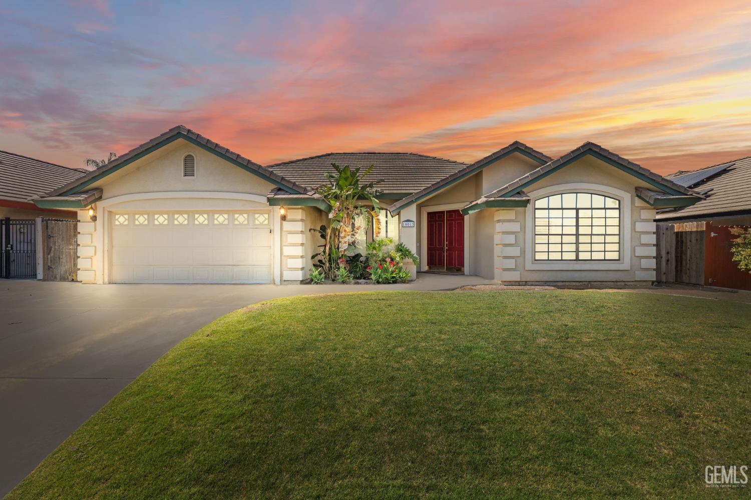 Property Photo: 10013 Tuscarora Drive CA 93312